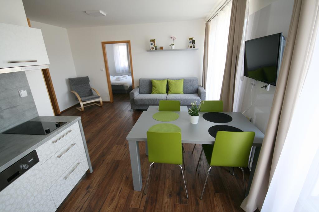 Apartmany Apollon Resort Lednice Bagian luar foto